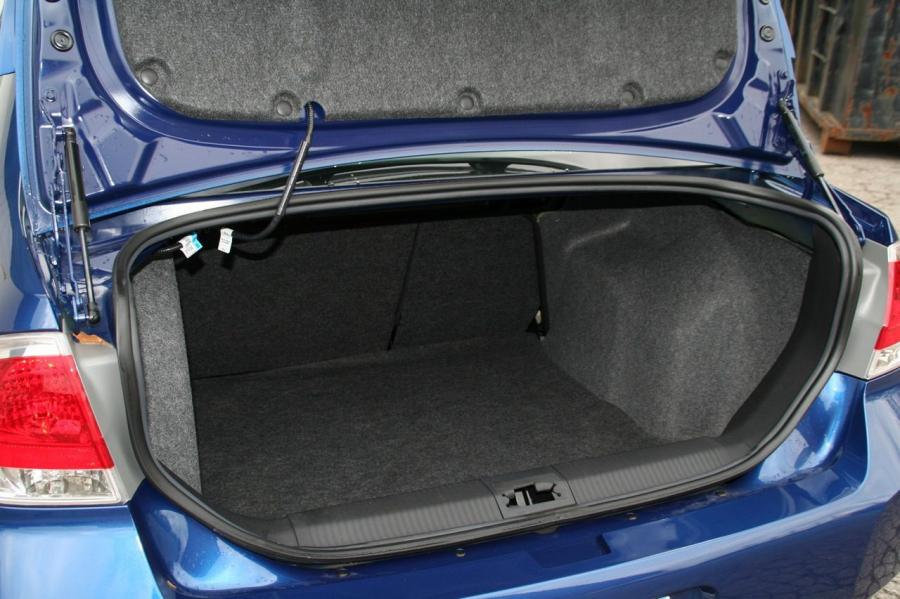  Ford Focus SES Coupe 2008 года  (фото 27 из 44)